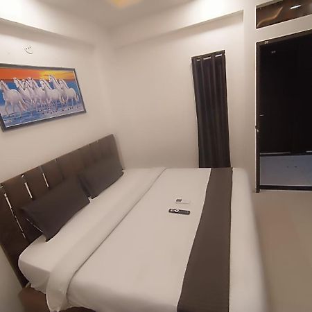Hotel Kiwi Inn Vijaynagar Scheme 78 Indore Esterno foto