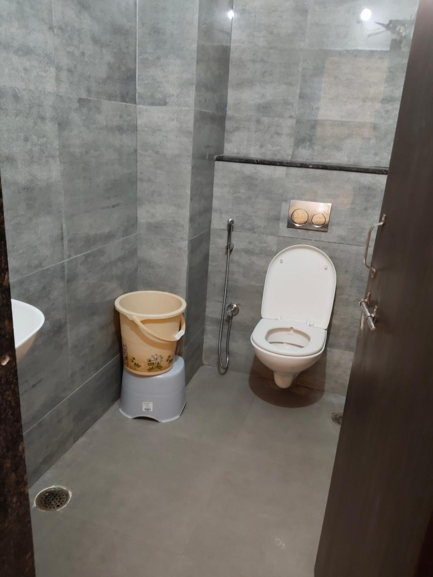 Hotel Kiwi Inn Vijaynagar Scheme 78 Indore Esterno foto