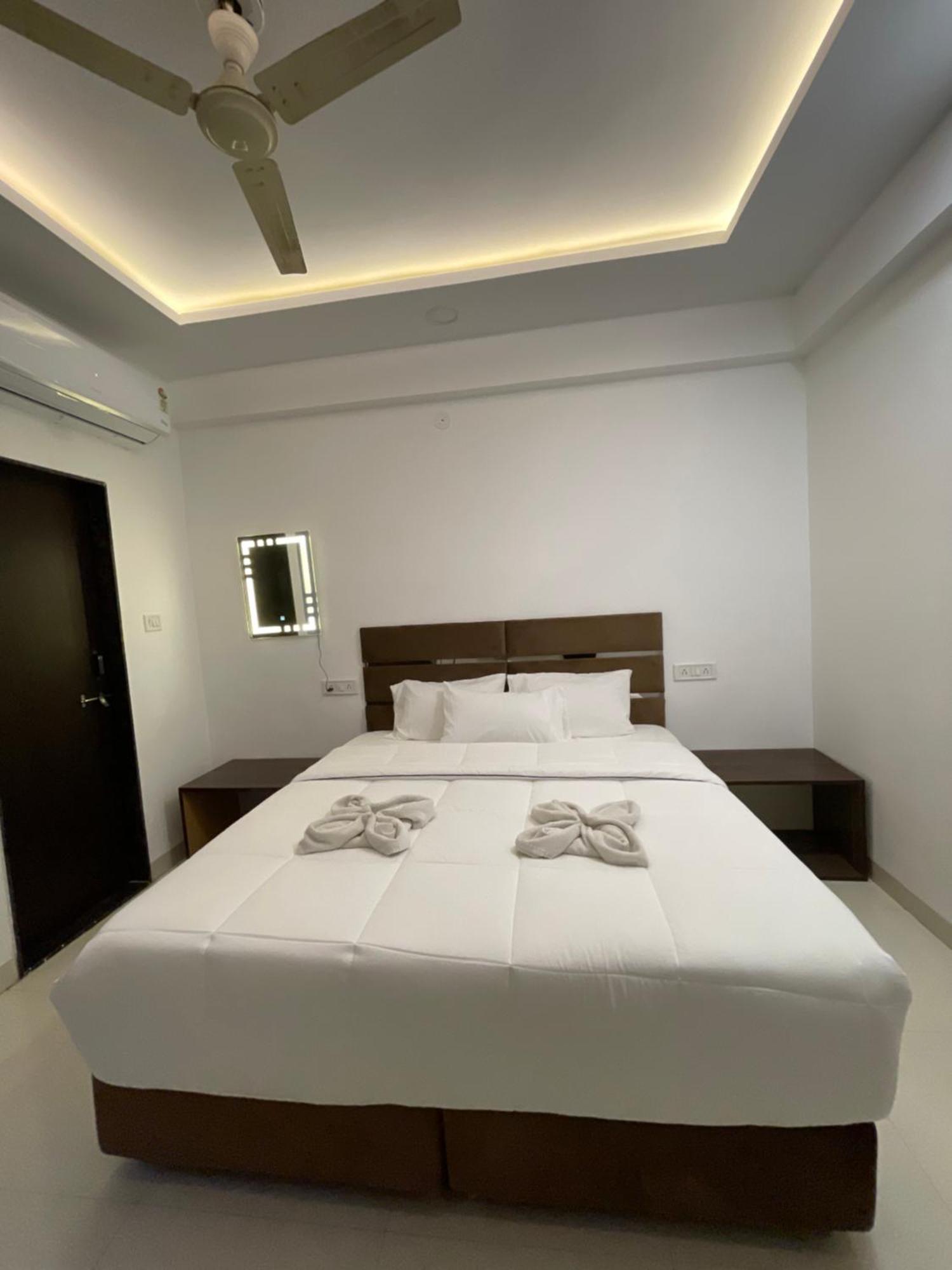 Hotel Kiwi Inn Vijaynagar Scheme 78 Indore Esterno foto