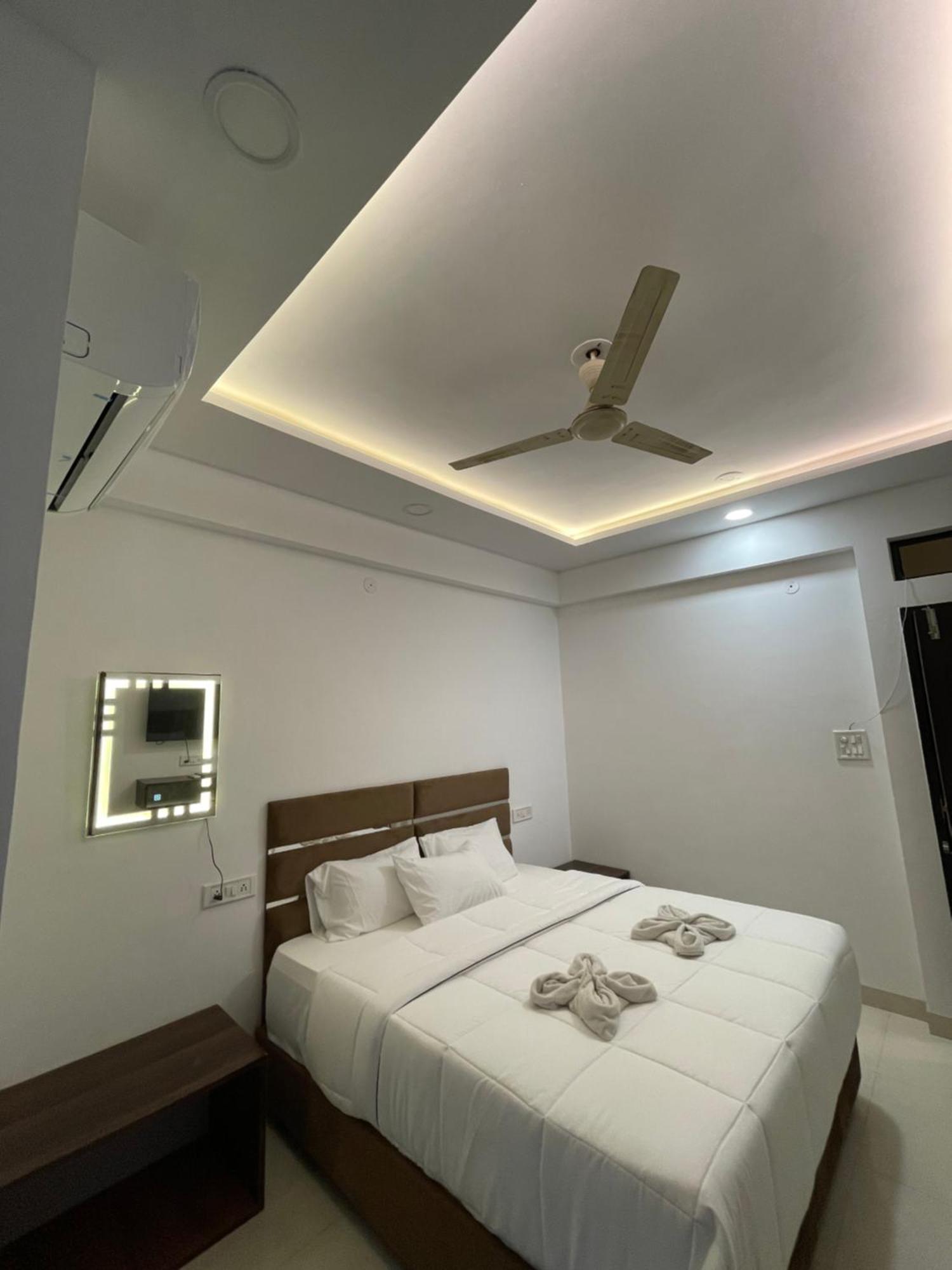 Hotel Kiwi Inn Vijaynagar Scheme 78 Indore Esterno foto
