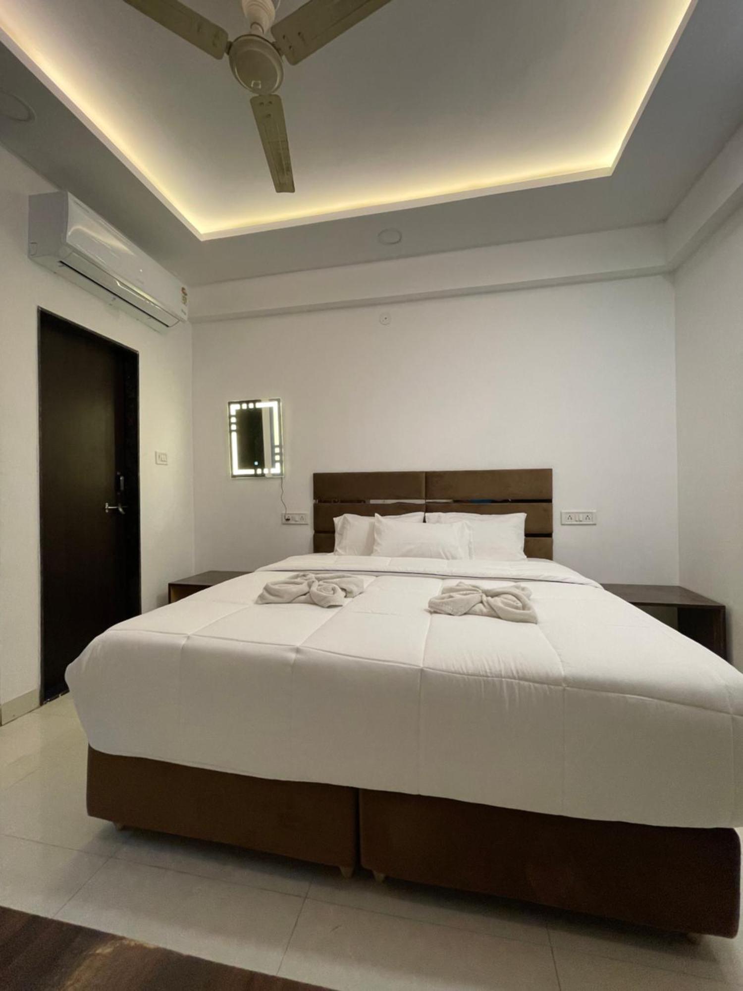 Hotel Kiwi Inn Vijaynagar Scheme 78 Indore Esterno foto