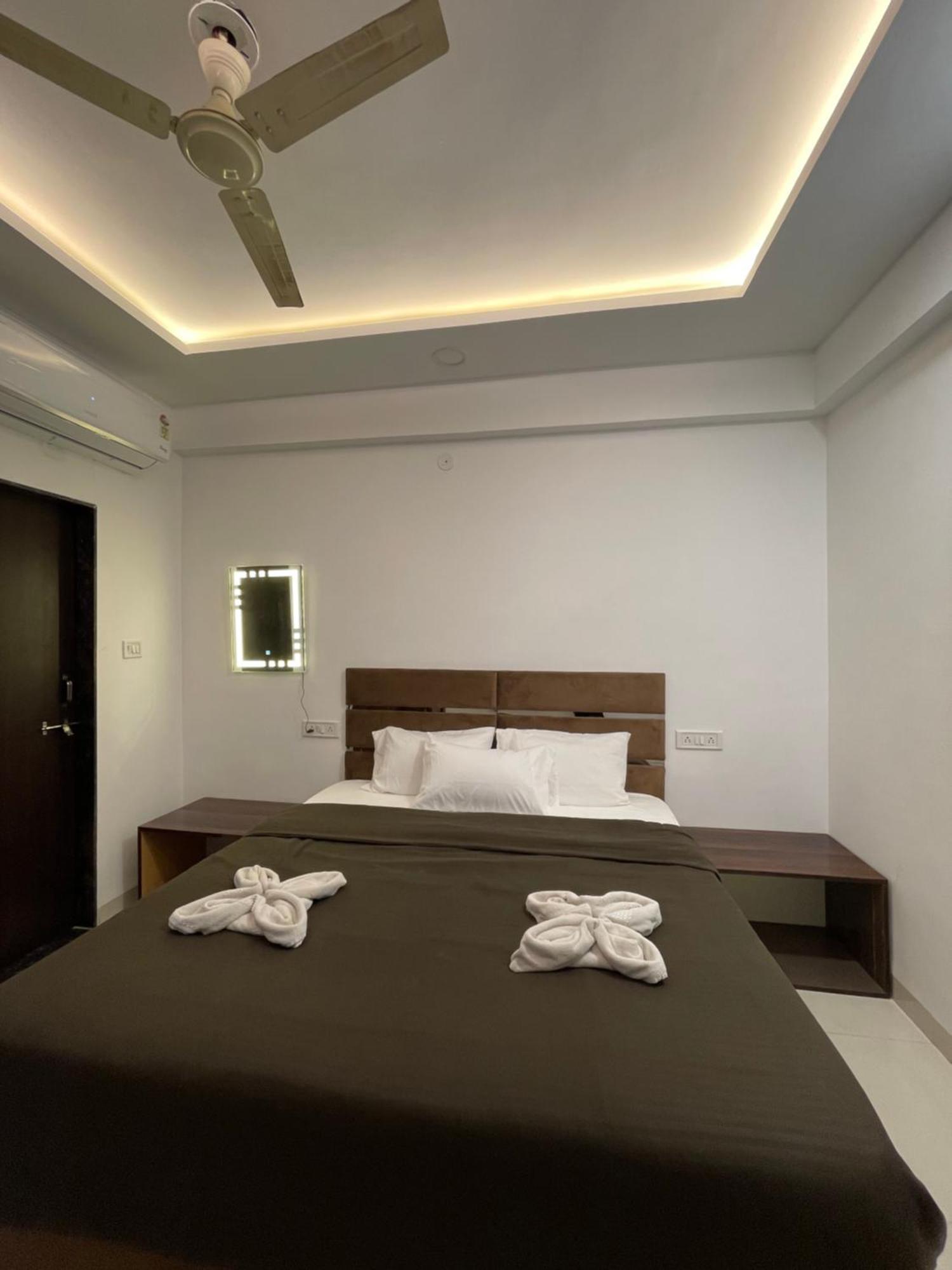 Hotel Kiwi Inn Vijaynagar Scheme 78 Indore Esterno foto