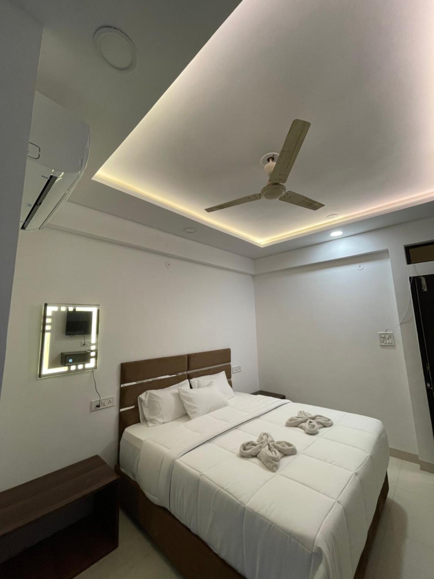 Hotel Kiwi Inn Vijaynagar Scheme 78 Indore Esterno foto