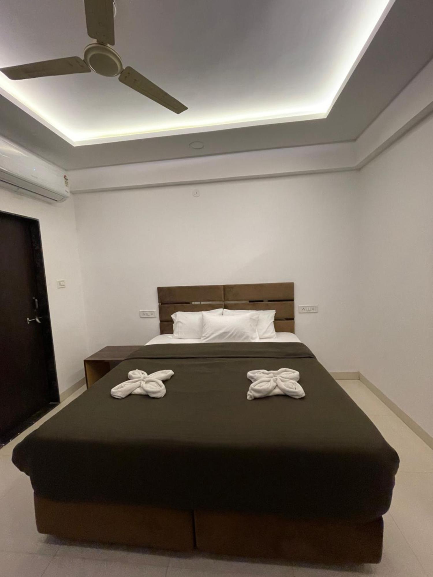 Hotel Kiwi Inn Vijaynagar Scheme 78 Indore Esterno foto