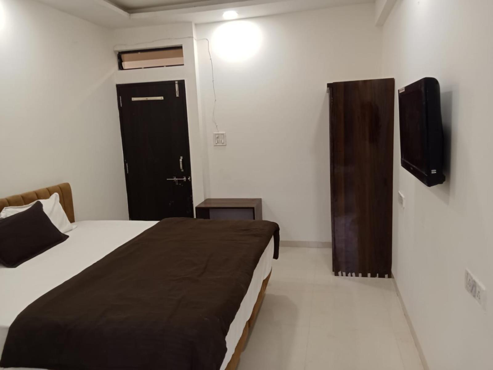 Hotel Kiwi Inn Vijaynagar Scheme 78 Indore Esterno foto