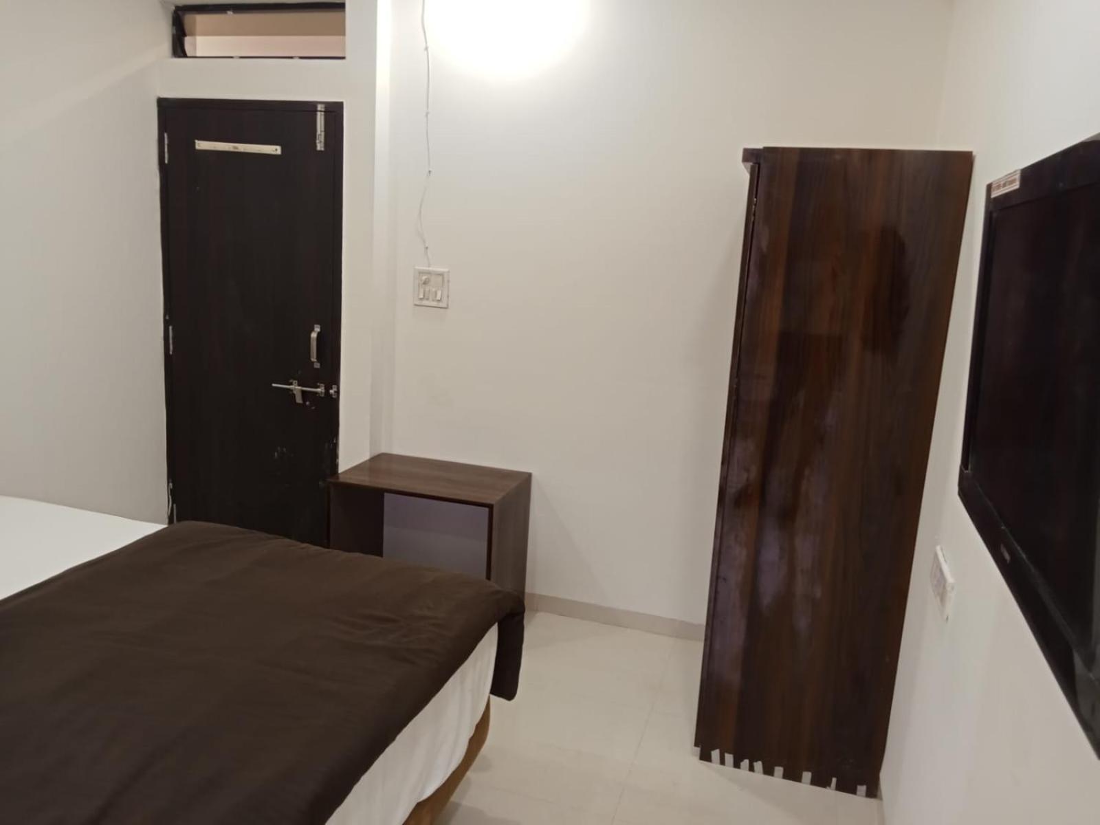 Hotel Kiwi Inn Vijaynagar Scheme 78 Indore Esterno foto