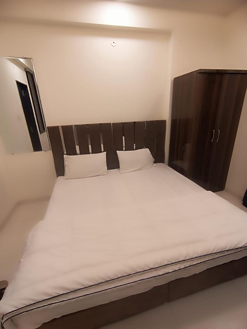 Hotel Kiwi Inn Vijaynagar Scheme 78 Indore Esterno foto