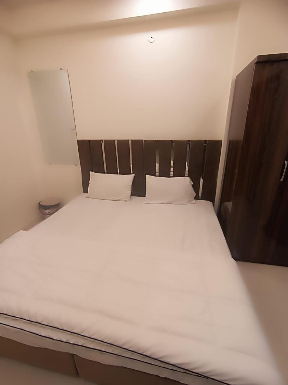 Hotel Kiwi Inn Vijaynagar Scheme 78 Indore Esterno foto