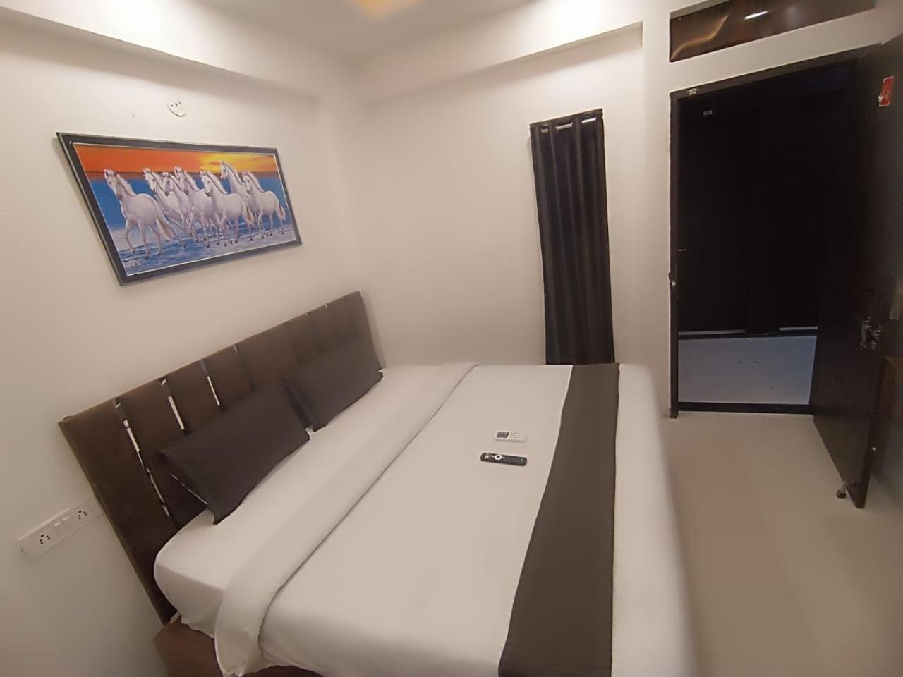 Hotel Kiwi Inn Vijaynagar Scheme 78 Indore Esterno foto