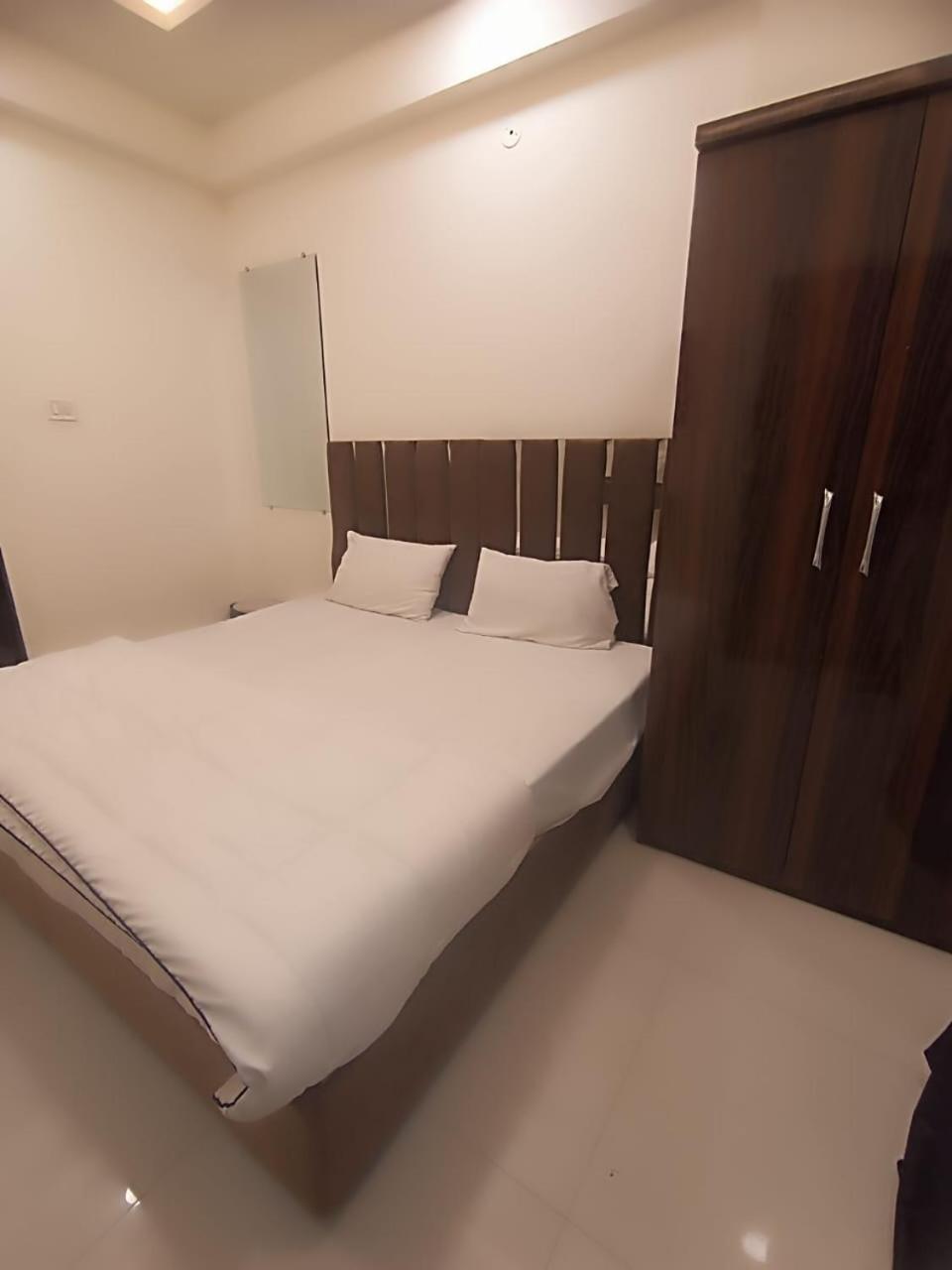 Hotel Kiwi Inn Vijaynagar Scheme 78 Indore Esterno foto