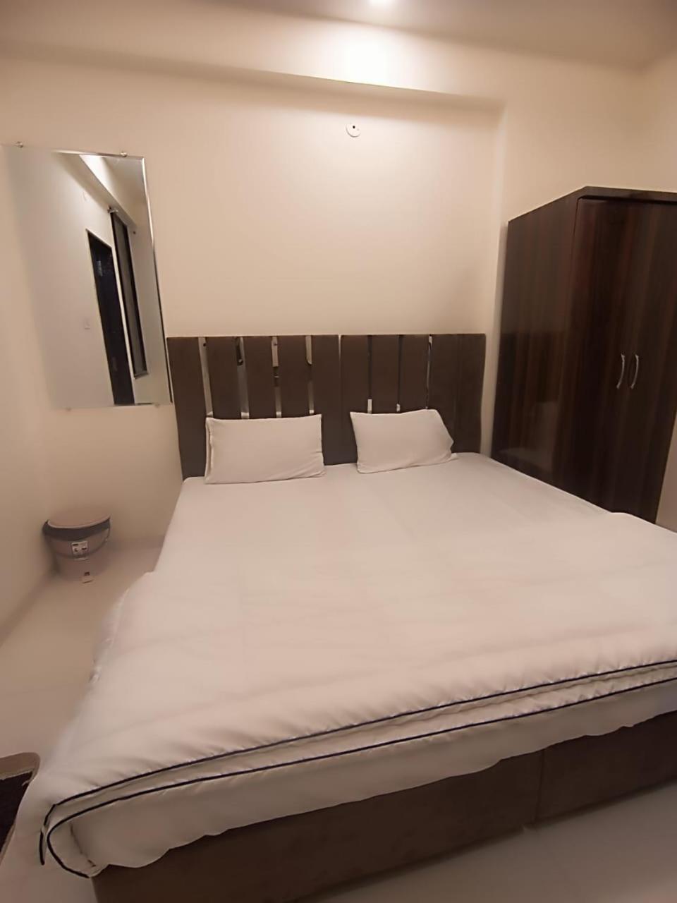 Hotel Kiwi Inn Vijaynagar Scheme 78 Indore Esterno foto