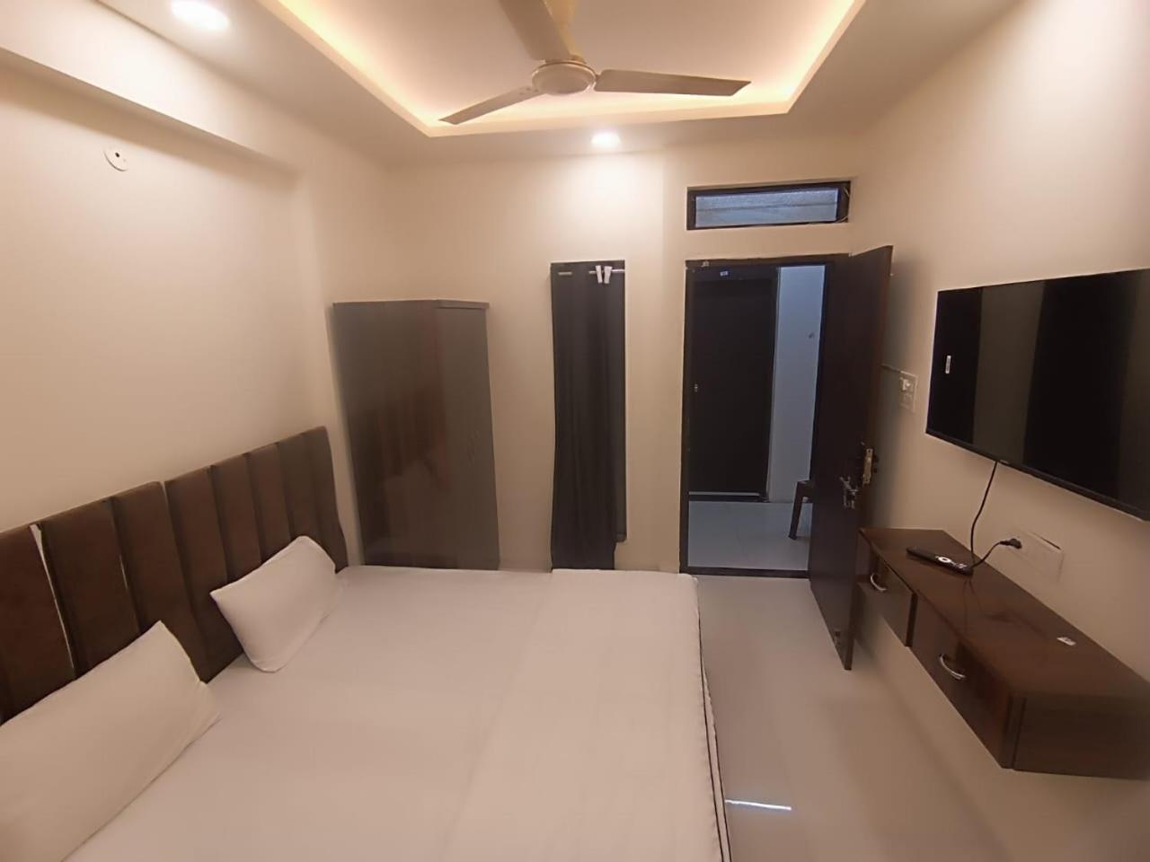 Hotel Kiwi Inn Vijaynagar Scheme 78 Indore Esterno foto