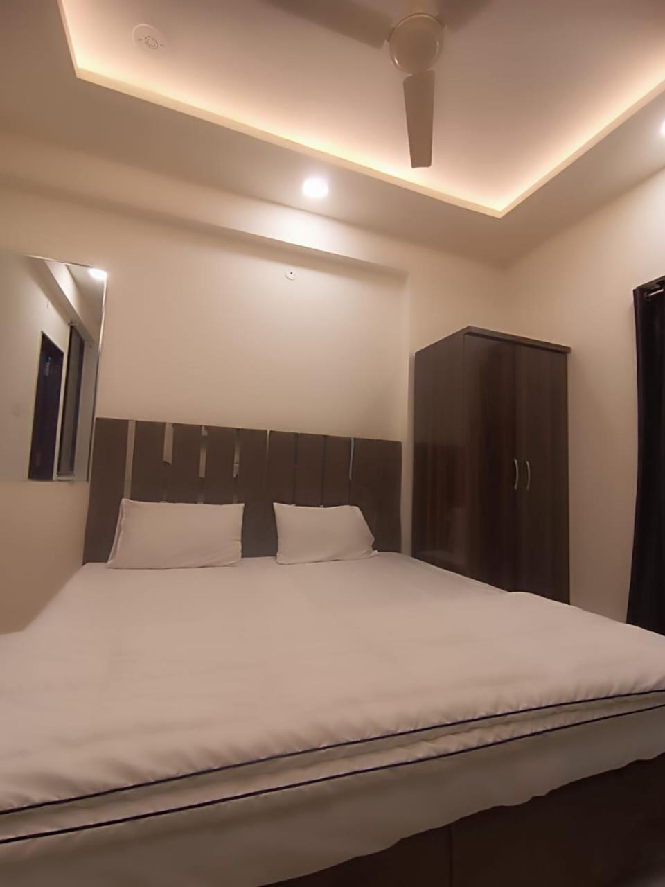 Hotel Kiwi Inn Vijaynagar Scheme 78 Indore Esterno foto