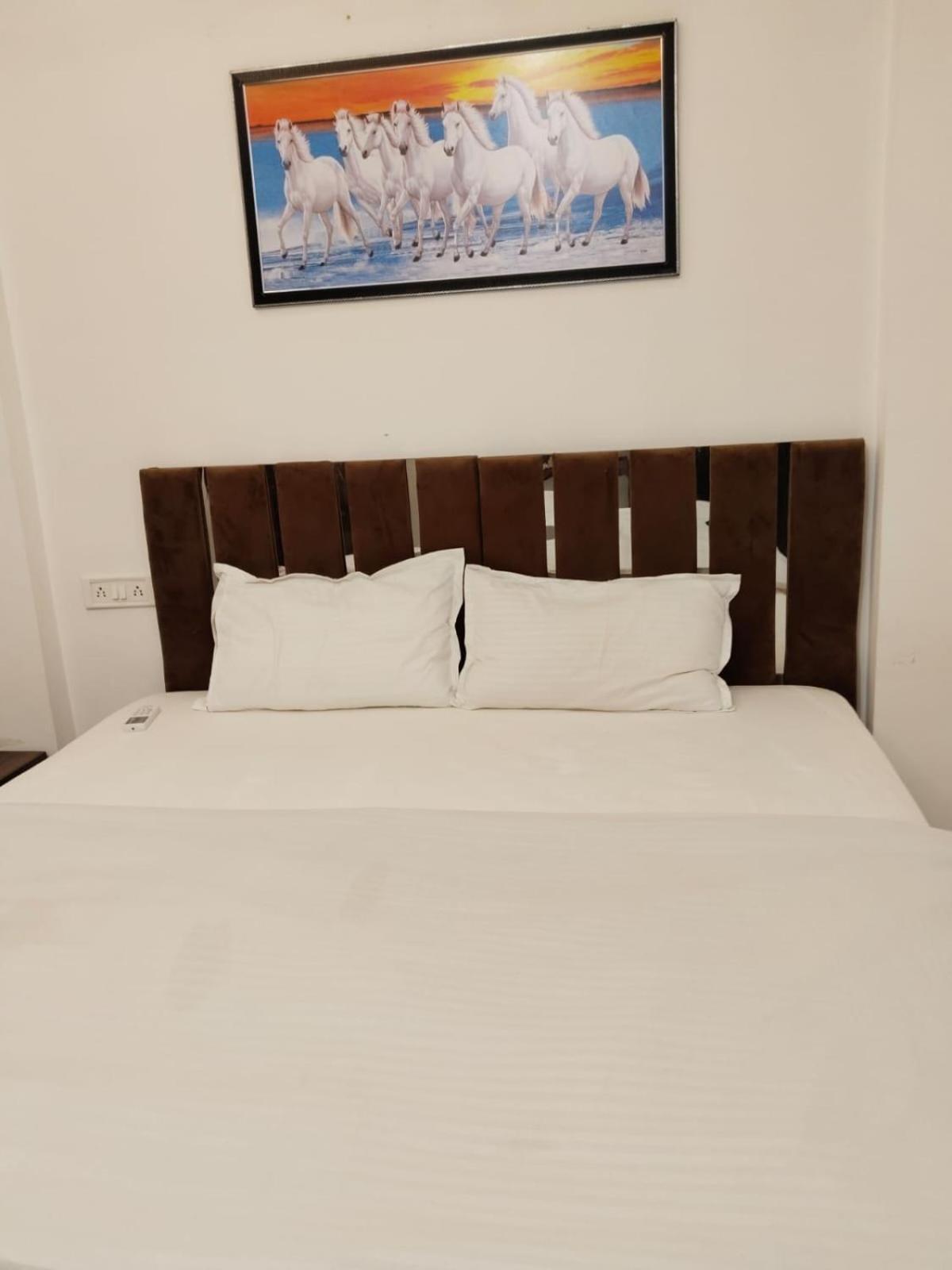 Hotel Kiwi Inn Vijaynagar Scheme 78 Indore Esterno foto
