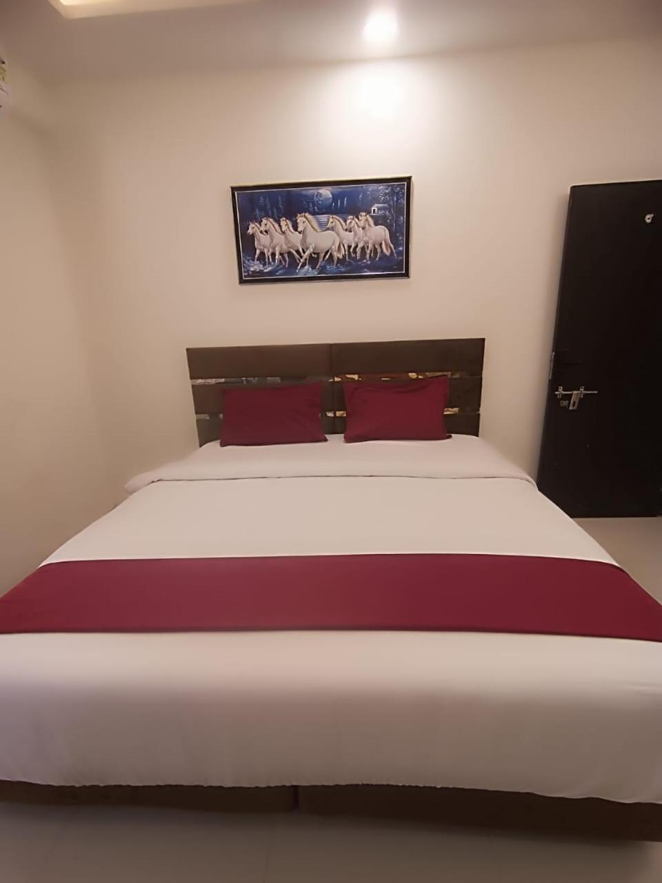 Hotel Kiwi Inn Vijaynagar Scheme 78 Indore Esterno foto
