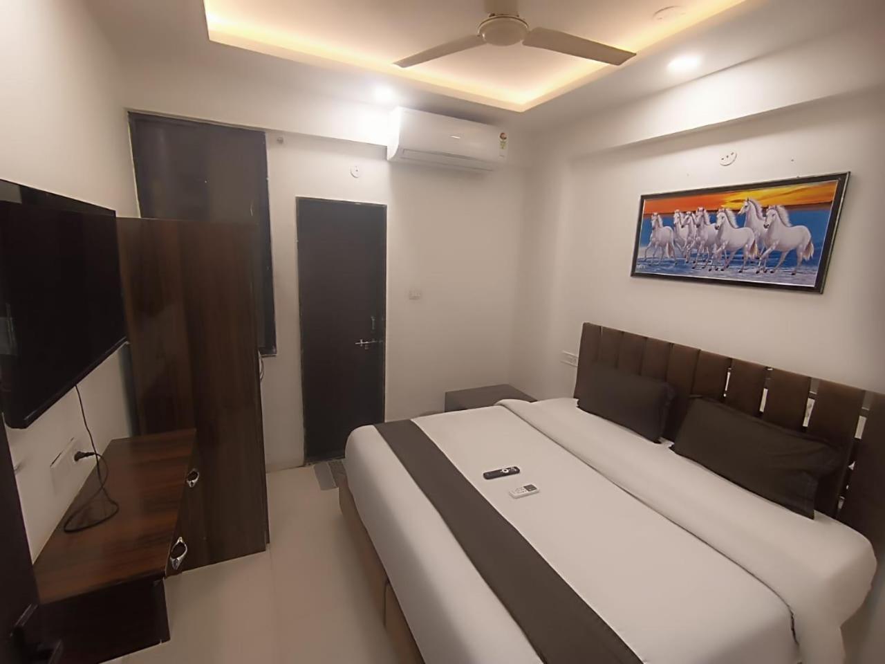 Hotel Kiwi Inn Vijaynagar Scheme 78 Indore Esterno foto