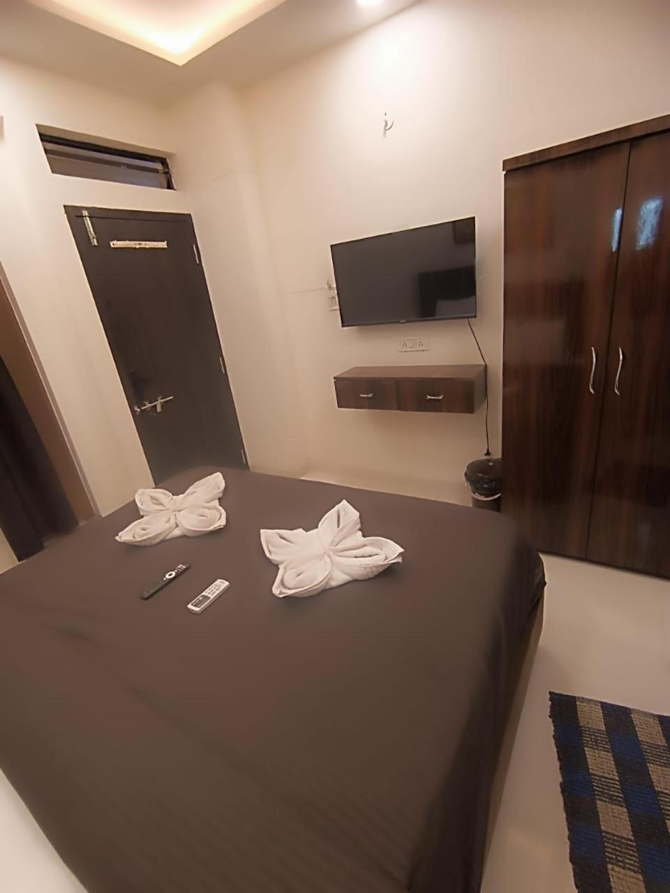 Hotel Kiwi Inn Vijaynagar Scheme 78 Indore Esterno foto