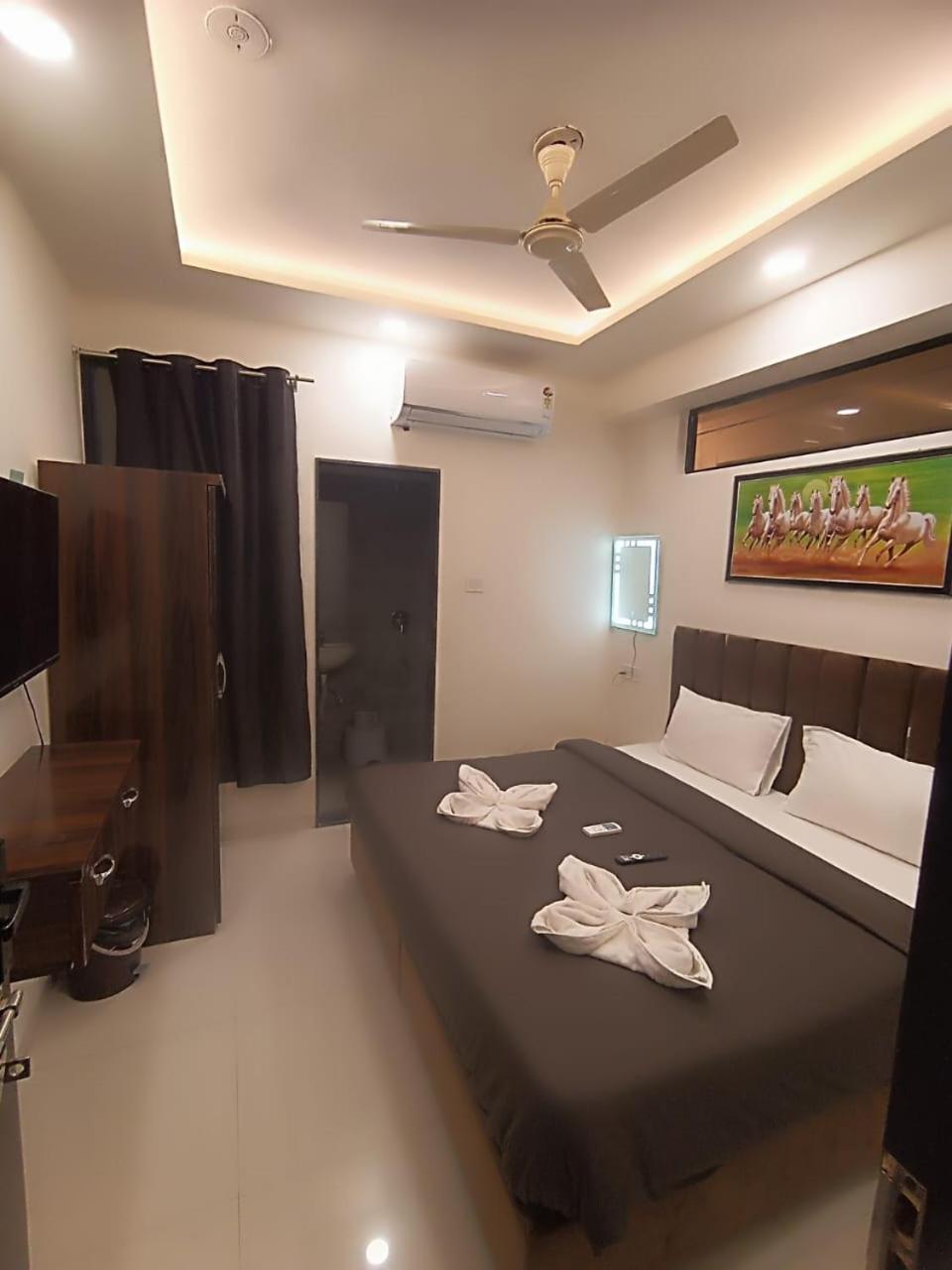 Hotel Kiwi Inn Vijaynagar Scheme 78 Indore Esterno foto