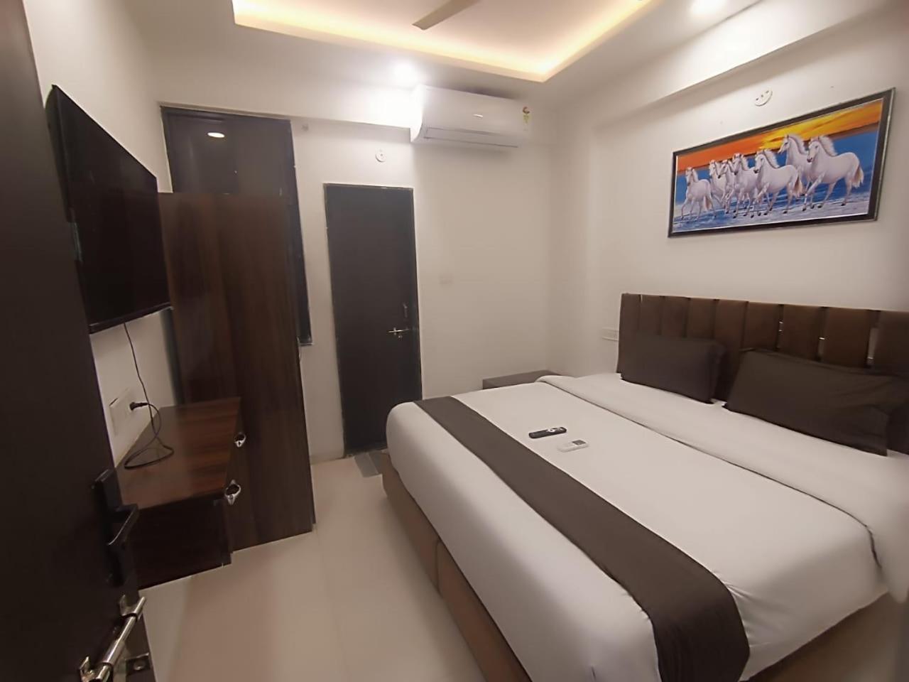 Hotel Kiwi Inn Vijaynagar Scheme 78 Indore Esterno foto