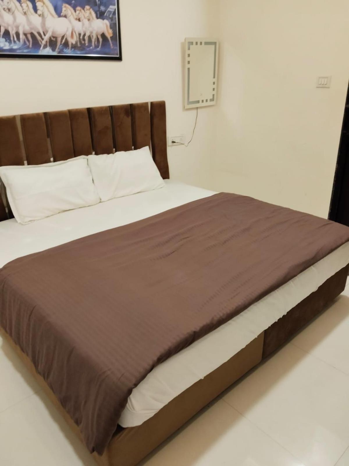 Hotel Kiwi Inn Vijaynagar Scheme 78 Indore Esterno foto